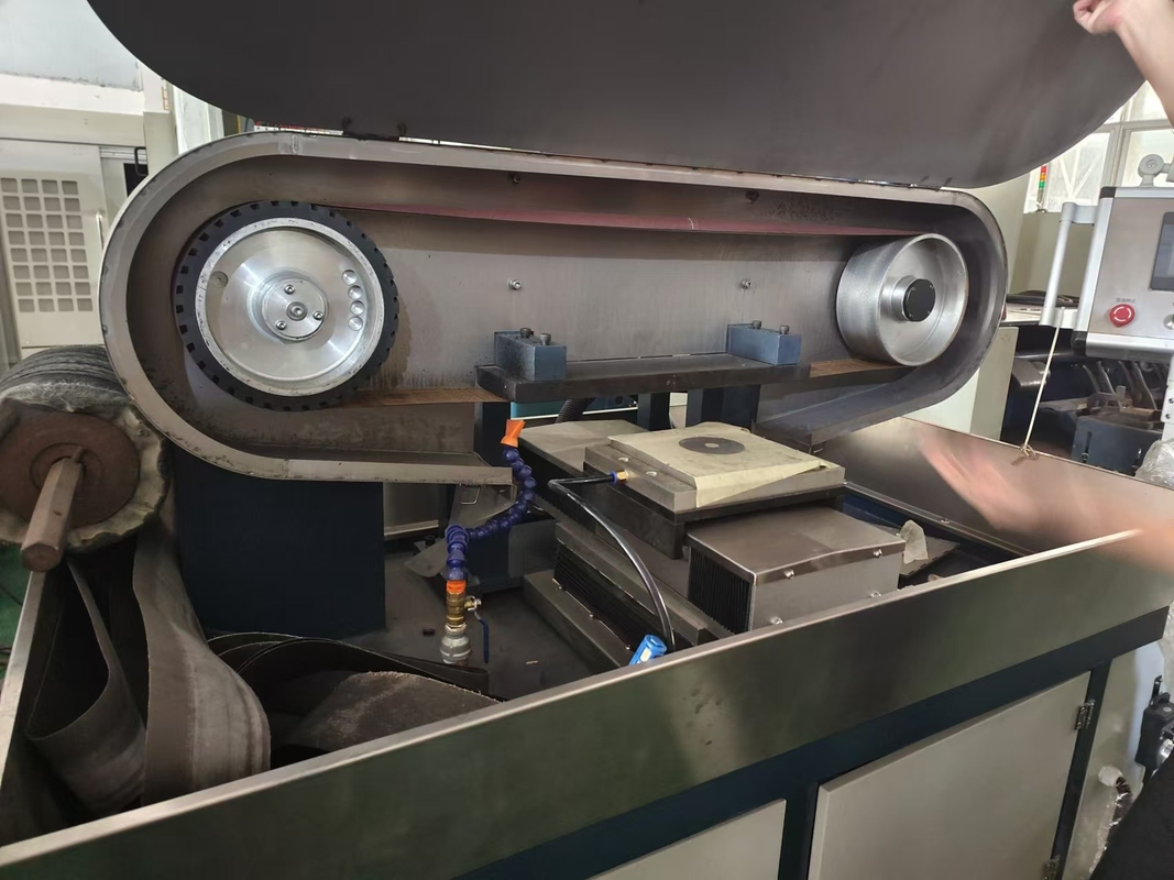 2-Axis CNC Wet Grinding เครื่องวาดสาย Custom สําหรับการเคลือบเหล็กไร้ขัด