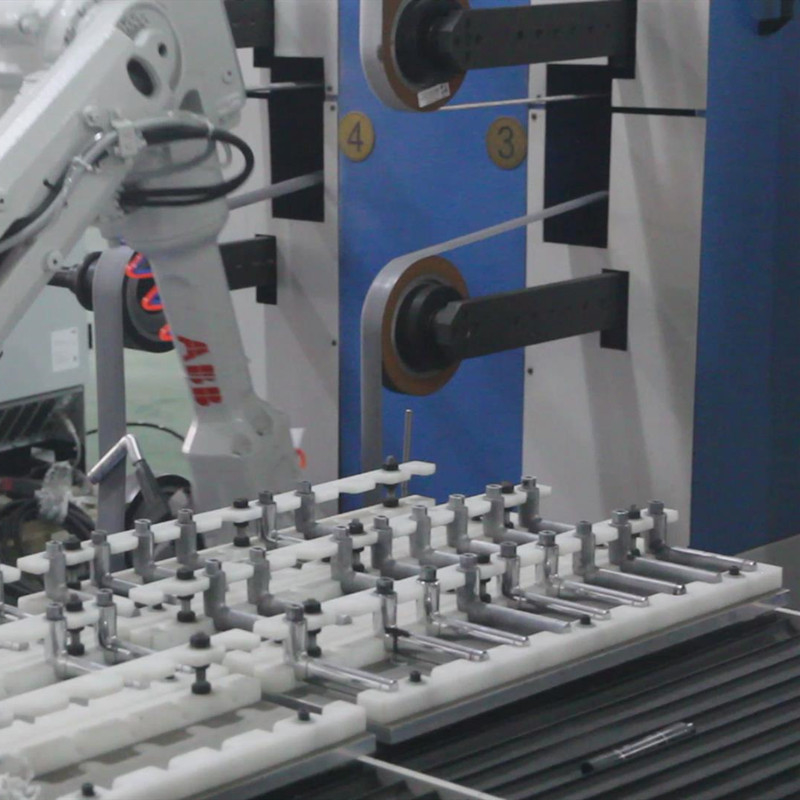 การทํางานอุตสาหกรรมที่มีประสิทธิภาพสูง Cnc หกแกน แขนหุ่นยนต์ อัตโนมัติ เครื่องเคลือบหุ่นยนต์
