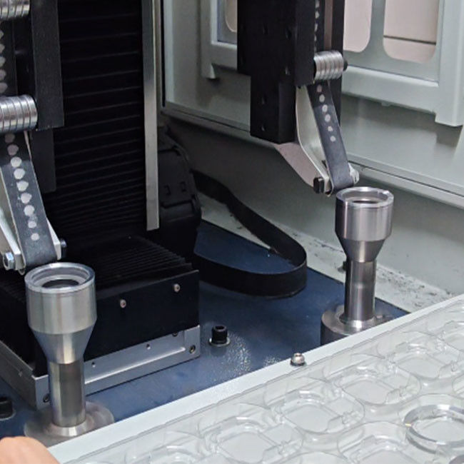 อุปกรณ์แปรง CNC Grinding 2 สถานที่สําหรับการเสร็จปรุงความละเอียดของพื้นผิวแบบเรียบและด้านข้างของผลิตภัณฑ์ปกปิดกลมทั่วไป